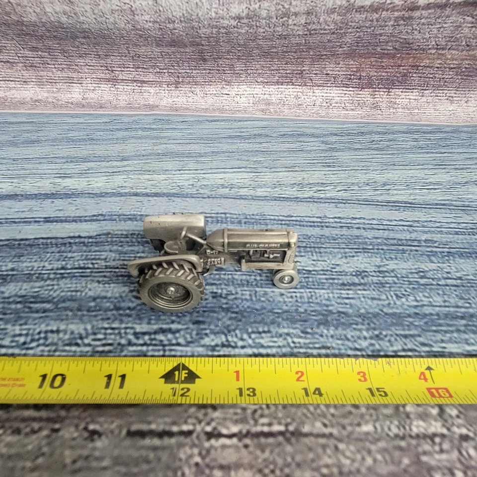 Vintage Speccast 1/64 scale Allis-Chalmers D-17 pewter display tractor  - Image 1 of 4