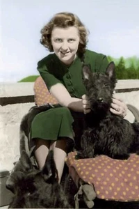 Eva Braun im August WW2 Foto Hochglanz 4*6 in F009 - Bild 1 von 2