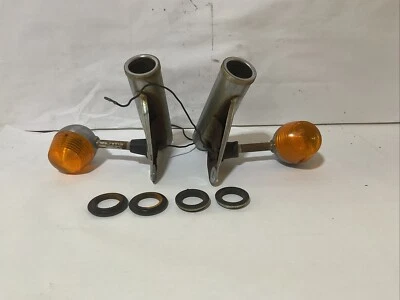 Suzuki GT250 1973 señales de giro faros orejas dañadas necesita soldadura fácil reparación Foto 1 de 4