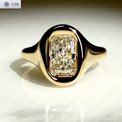 Anillo de compromiso de diamantes cultivados en laboratorio IGI radiante G VVS1 2,25 quilates en oro amarillo de 14 k Foto 1 de 4