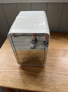 JuturnaS Mini Make-up Kühlschrank - Bild 1 von 2