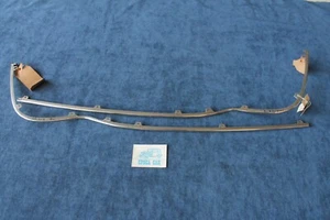 FLAMINIA BERLINA COPPIA PROFILI TRA SCOCCA E PARAURTI LANCIA  81801385/86  NOS - Foto 1 di 4