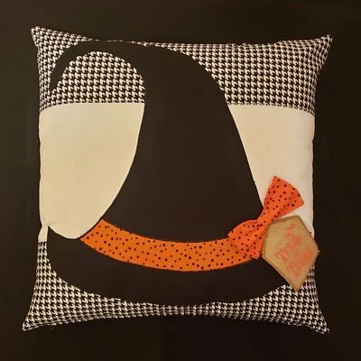 Playful Handmade Halloween Throw Pillow - Approx. 18" x 18" Pillow Insert Includ - Imagem 1 de 4