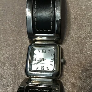 Women's Watch New Battery Bracelet Square Face - Picture 1 of 7