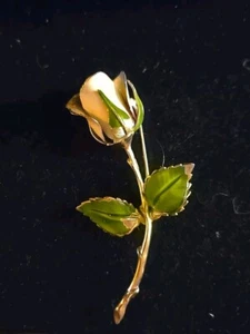 Vintage Giovanni Rose Green White Enamel Gold Tone Designer Pin Brooch Peace - Picture 1 of 7