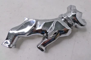 Emblema guardabarros derecho cromado Mack Truck Bulldog 4MR2157 FABRICANTE DE EQUIPOS ORIGINALES - Imagen 1 de 6