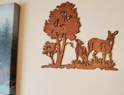 Hermoso ciervo hecho a medida con acento de árboles para tus arreglos de fotos.  Foto 1 de 2