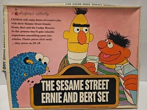 Vintage 1971 Sesame Street Ernie and Bert Colorforms Play Set - Picture 1 of 11