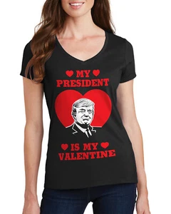 Camiseta para mujer Trump My President Is My Valentine con cuello en V #2 - Imagen 1 de 4