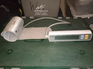 Panasonic EW3109 tragbares automatisches Arm-Blutdruckmessgerät 329 $ - Bild 1 von 6