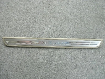 Placa rasguño umbral puerta delantera Nissan Altima beige Foto 1 de 4