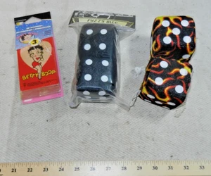Betty Boop Lufterfrischer (3er Pack) + 2 Sets Fuzzy Dice! (C) - Bild 1 von 4