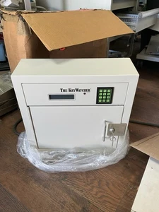 Smart KeyWatcher Schlüsselwächter Elektronisches Schlüsselschranksystem mit Fernbedienung - Bild 1 von 7