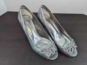 Caparros Silver Peep Toe Heels Pumps Shoes Women's Size 6 B Bridal Prom Jeweled - Picture 1 of 7