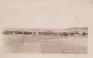 Gesamtansicht von Leon, Wisconsin - verschickt RPPC - Bild 1 von 3