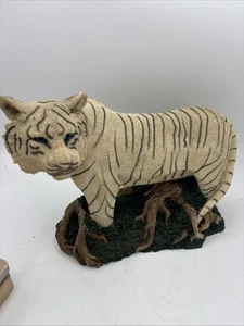 vintage white tiger w/blue eyes poly collection hand painted statue - Picture 1 of 11