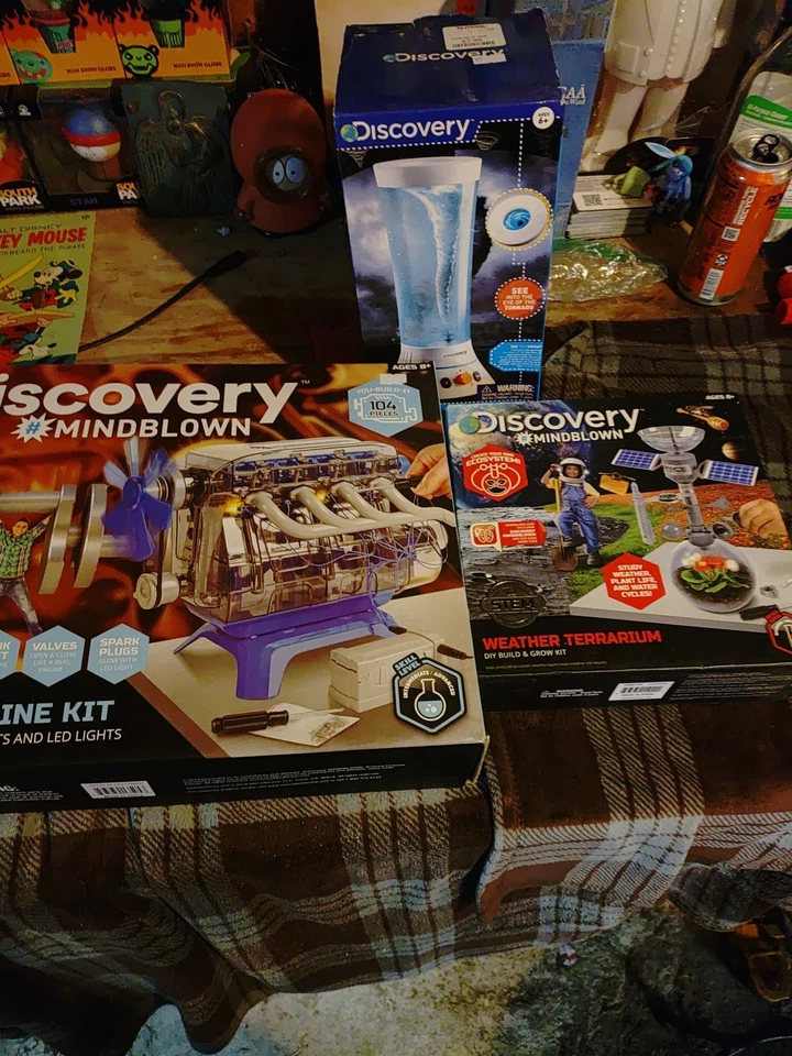 Lote de tres juguetes Discovery Channel excelente estado Foto 1 de 4