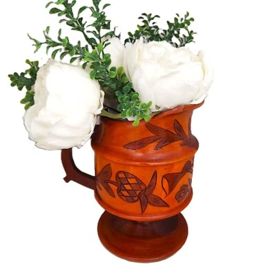 Arreglo de jarra de madera estilo tiki polinesio de teca tallada a mano peonías blancas Foto 1 de 4