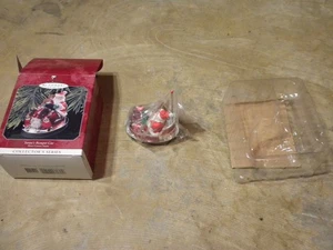 1998 Hallmark Keepsake Collectors Ornament Here Comes Santa Santa's Bumper Car - Picture 1 of 11