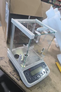 USED!Digital Electronic Analytical Balance Precision Lab Scale LCD Display USED - Picture 1 of 7