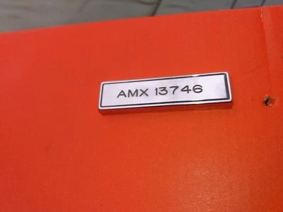 AMC AMX 1969 tablero número de serie #13746 emblema de metal cromado Foto 1 de 4