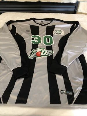 Camiseta de fútbol negra/blanca 7up parche grande del club de fútbol Tony Glavin con cremallera Foto 1 de 4