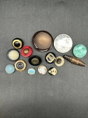 VTG Button Lot Mid Century 50’s 60’s Mixed Plastic Bakelite Wood 15 Piece  - Image 1 of 4