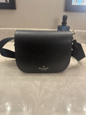 Kate Spade 黑色纯色斜挎包马鞍包小号钱包 — 第 1/4 张图片