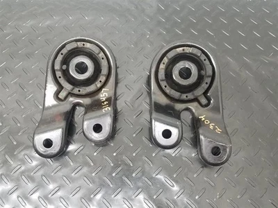 Par de soportes de montaje de subchasis delantero Dodge Journey 09-20 OEM 5151014AA Foto 1 de 4