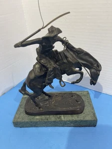 Bronco Buster Cowboy auf Bucking Horse Bronzeskulptur Kunst von Frederic Remington - Bild 1 von 10