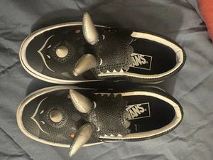 Boys Kids US Size 12 Vans Off the wall Dinosaur Black Slip-On Triceratops - Picture 1 of 6