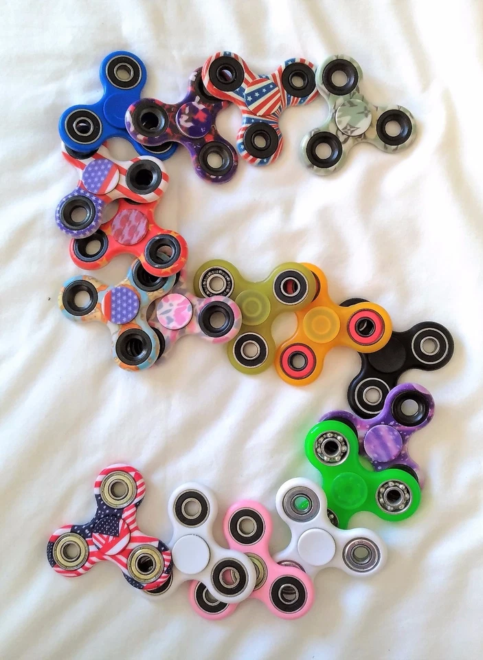 Fidget 3D Hilandero de Mano Equipo de Bolsillo Giroscopio Tri Fiesta Favor Bolsa Relleno Juguete Al Por Mayor Foto 1 de 4