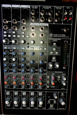 Mackie Onyx 820i 8-channel Firewire Recording Mixer w/ Case MINT CONDITION - Image 1 of 4