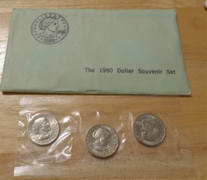 Juego de recuerdo de dólar 1980 Susan B Anthony PDS P D S dólar (3 monedas de $1) sobre - Imagen 1 de 2