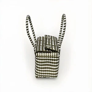 Velarosa Vinyl gewebte Mini Handtasche Beuteltasche mit Metallknopf Druckknöpfen - Bild 1 von 7