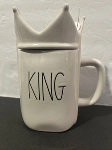 Neu mit Etikett Rae Dunn weiß "KING" Tasse mit Krone Topper von Magenta Artisan Collection - Bild 1 von 18