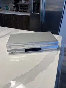 Toshiba SD-V393SU2 DVD VCR Combo Reproductor Grabadora de Cinta VHS - PROBADO (Sin Control Remoto) - Imagen 1 de 7