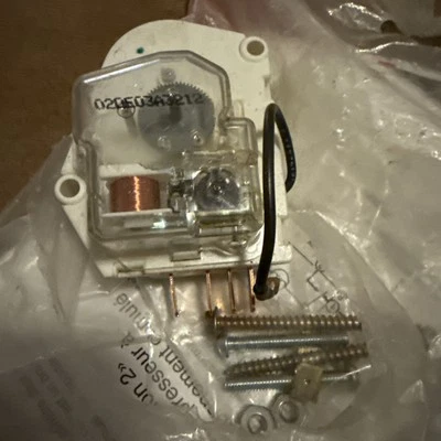 NEW OLD STOCK GENUINE WHIRLPOOL FSP 482493 TIMER-DEF REFRIGERATOR - Image 1 of 2