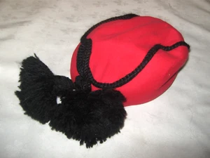Vintage Red 100% Felt Wool Twin Black Corded Pom Pom Mr Individual Ladies Hat - Bild 1 von 7