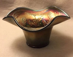 Seltener antiker Fenton Hochrelief Gold & grüne Stechpalme & Beere 6" Karneval Glas Hut - Bild 1 von 6