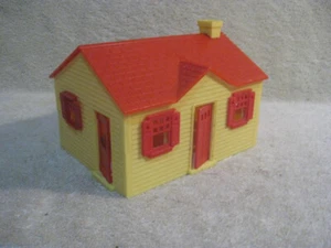 Plasticville Cottage Yellow with Red Roof - Picture 1 of 6