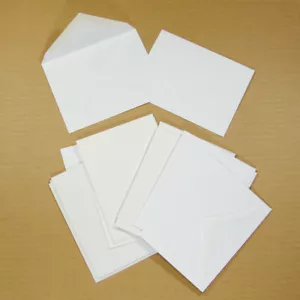 Sobres de correo de tarjetas de papel en blanco lisos con solapa de tira de pegamento en punta blanca de 5,7 x 4,3 - Imagen 1 de 1