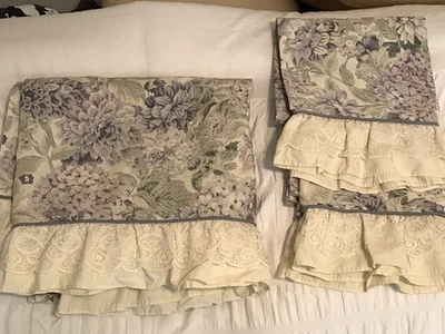 Sábana Jessica Mc Clintock King y 2 estuches con borde de encaje hechos en EE. UU.  Foto 1 de 4