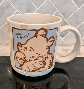 Walt DISNEY'S CLASSIC WINNIE THE POOH "A LITTLE BOY...AND A BEAR" MUG CHARAPENTE - Foto 1 di 5