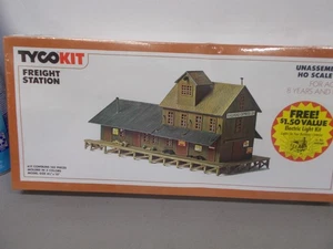 TYCO # 7785B ~ FREIGHT STATION BUILDING KIT ~ SEALED ~HO SCALE - Picture 1 of 5