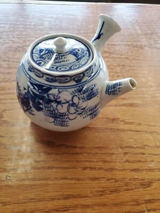 Japanese Meiji Period Kyusu Tea Pot Blue And White - Picture 1 of 12