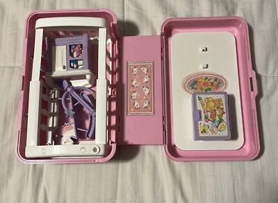 Mattel 1995 CABBAGE PATCH KIDS Viaje Guardería MUÑECA ESTUCHE Caja de Viaje LOVE N GO Foto 1 de 4