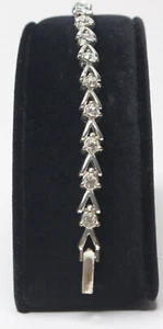 Elegante pulsera de tenis vintage firmada por Avon cristal de estrás tono plateado elegante - Imagen 1 de 4