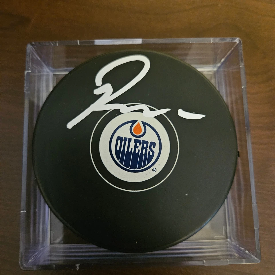 Disco autografiado firmado por Ryan Nugent-Hopkins Edmonton Oilers Foto 1 de 1