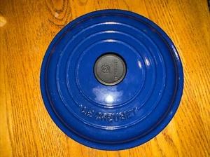 LE CREUSET #22 - 1 1/2 QT Azul Esmaltado Hierro Fundido Braiser Tapa Solo - Imagen 1 de 16